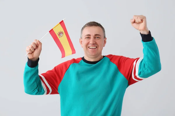 Ευτυχισμένος Ώριμος Άνθρωπος Σημαία Της Ισπανίας Στο Φως Φόντο — Φωτογραφία Αρχείου