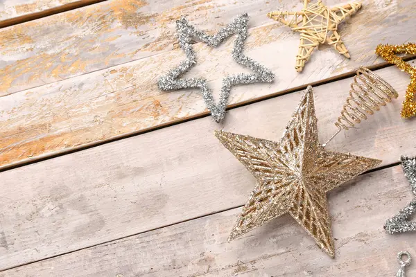 Vánoční Hvězdy Světle Dřevěném Pozadí — Stock fotografie