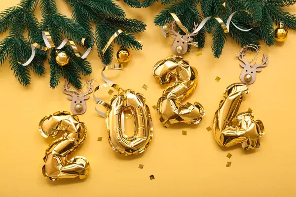 Composition Figure 2024 Made Foil Balloons Fir Branches Christmas Decorations — Stock Photo, Image