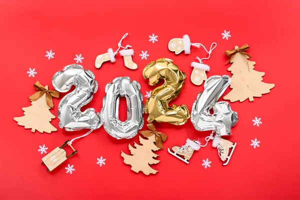 Composition Figure 2024 Made Foil Balloons Christmas Decorations Red Background — Stock Photo, Image