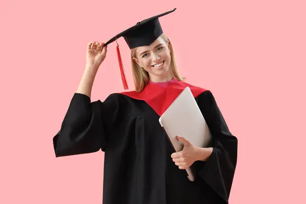 Žena Postgraduální Student Notebookem Růžovém Pozadí — Stock fotografie