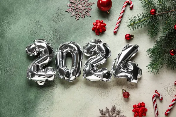 Figure 2024 Made Foil Balloons Christmas Decorations Fir Branches Grey — Stock Photo, Image