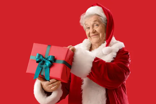 Senior Woman Dressed Santa Claus Christmas Gift Red Background — Stock Photo, Image
