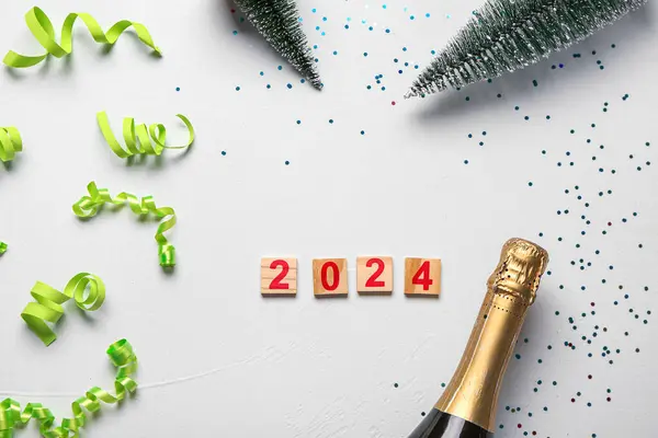 Kerstcompositie Met Fles Champagne Tekst 2024 Decor Lichte Achtergrond Close — Stockfoto