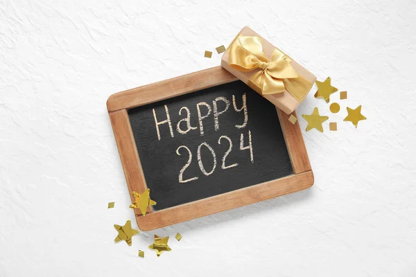 Blackboard Text Happy 2024 Gift Box Confetti White Background — Stock Photo, Image