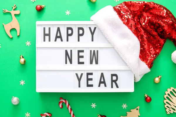 Board Text Happy New Year Santa Hat Christmas Decorations Green — Stock Photo, Image