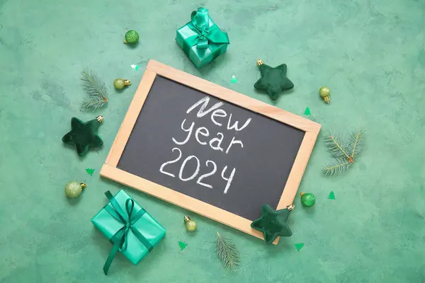 Blackboard Text New Year 2024 Christmas Decorations Grunge Green Background — Stock Photo, Image
