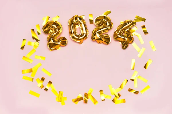 Πλαίσιο Από Μπαλόνια Χρυσό Φύλλο Αριθμός 2024 Και Κομφετί Ροζ — Φωτογραφία Αρχείου