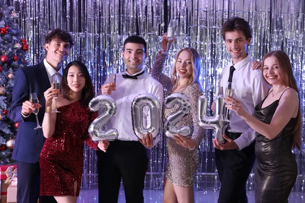 Young People Balloons Shape Figure 2024 Christmas Party — Stock Photo, Image