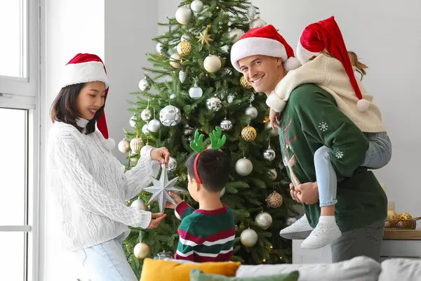 Família Feliz Decoração Árvore Natal Casa — Fotografia de Stock