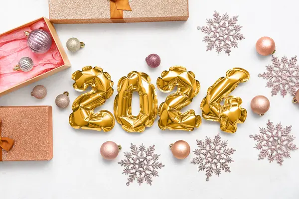 Composition Figure 2024 Made Foil Balloons Christmas Decorations White Background — Stock Photo, Image