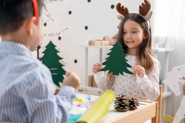 Niedliche Kleine Kinder Basteln Weihnachtsdeko Hause — Stockfoto