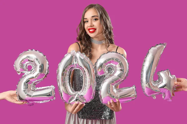 Young Woman Figure 2024 Purple Background New Year Celebration — Stock Photo, Image