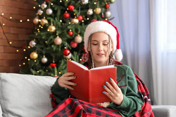 Young Woman Santa Hat Reading Book Home Christmas Eve — Stock Photo, Image