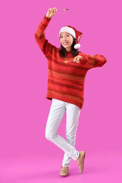 Ung Vacker Asiatisk Kvinna Santa Hatt Med Glitter Lila Bakgrund — Stockfoto
