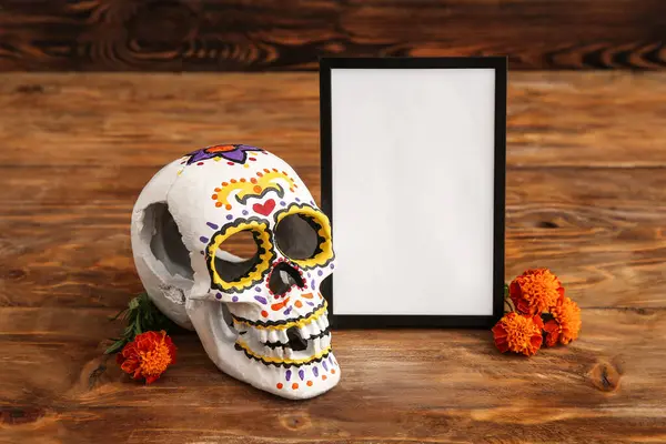 Flores Caléndula Con Cráneo Pintado Marco Sobre Fondo Madera Marrón —  Fotos de Stock