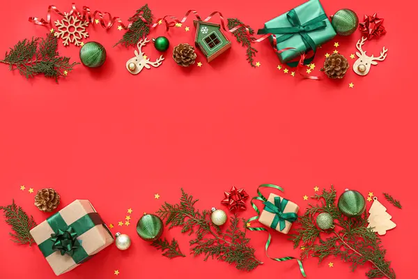 Branches Conifères Avec Belles Décorations Noël Des Boîtes Cadeaux Sur — Photo