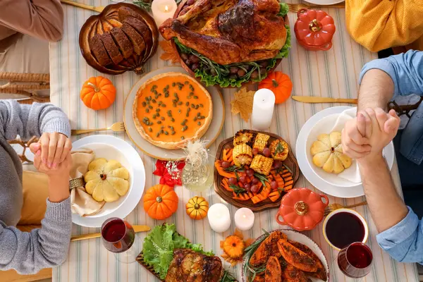 Group Young Friends Praying Dinner Festive Table Thanksgiving Day Top — Stock Photo, Image