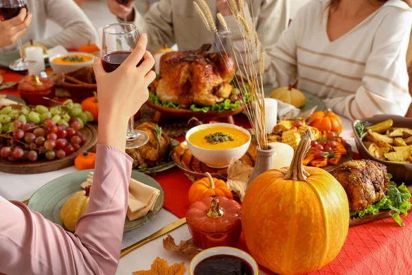 Young Woman Having Dinner Her Friends Festive Table Thanksgiving Day — Stock Photo, Image