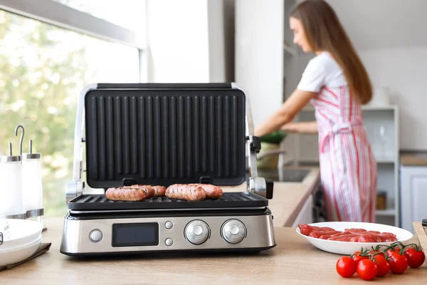 Tasty Sausages Modern Electric Grill Woman Background — Stock Photo, Image