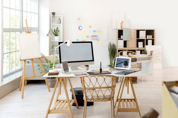 Tempat Kerja Desainer Interior Dengan Perangkat Kantor — Stok Foto