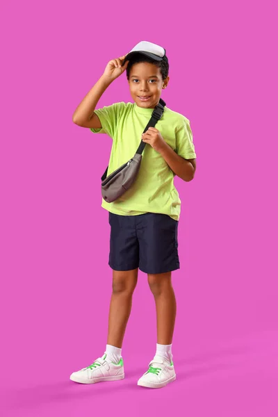 Афро Американский Мальчик Фиолетовом Фоне — стоковое фото