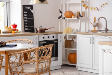 Cadılar Bayramı dekorasyonlu festival mutfağı.