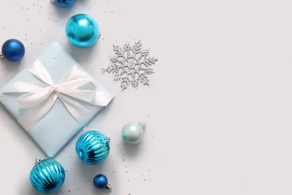 Різдвяні Кульки Сніжинка Подарунок Білому Тлі — стокове фото