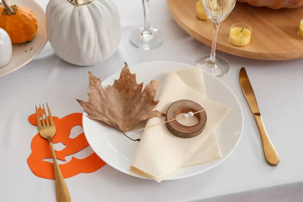 Festive Table Setting Autumn Leaf Paper Pumpkin Golden Cutlery Halloween — Stock Photo, Image
