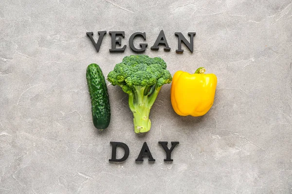 Text Vegan Day Fresh Vegetables Grey Background — Stock Photo, Image