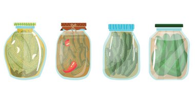 Beyaz arka planda salatalık turşusu.