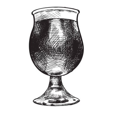 Beyaz arka planda bir bardak taze bira.