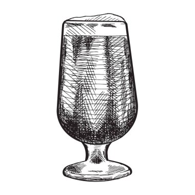 Beyaz arka planda bir bardak taze bira.