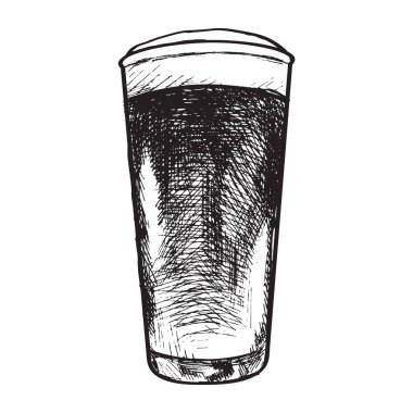 Beyaz arka planda bir bardak taze bira.