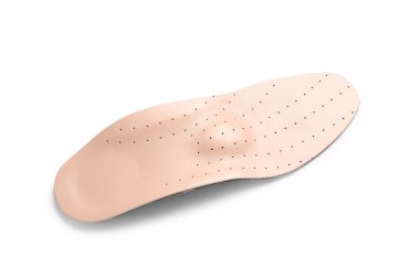 Deri ortopedik insole beyaz arkaplanda izole edildi