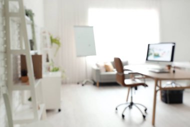 İş yeri ve kanepenin bulanık görüntüsü