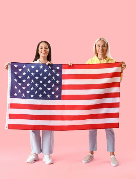 Beautiful Women Usa Flag Pink Background — Stock Photo, Image