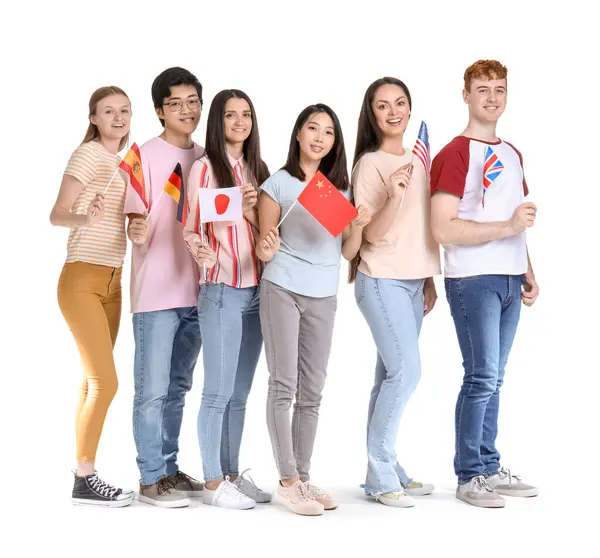 Jovens Estudantes Escola Idiomas Com Bandeiras Fundo Branco — Fotografia de Stock