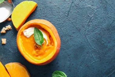 Fındıklı krema çorbası ve kabaklı fesleğen.