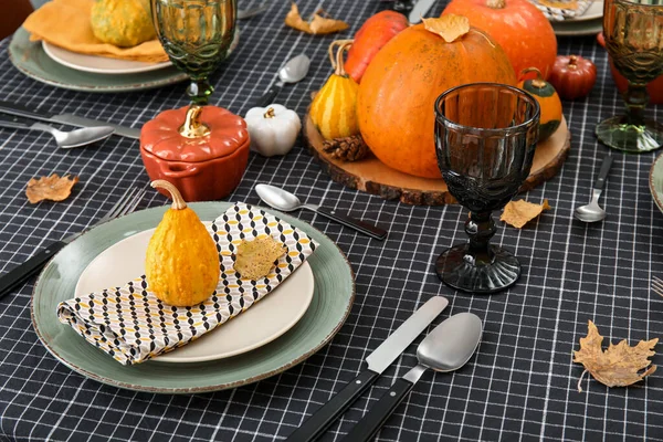 Beautiful Table Setting Autumn Leaves Pumpkins Dining Room Closeup — Stock Photo, Image