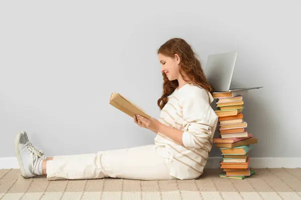 Young Woman Reading Book Light Wall — Stock Photo, Image