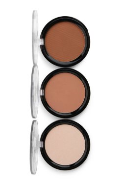 Beyaz arkaplanda stil belirteç ve toz