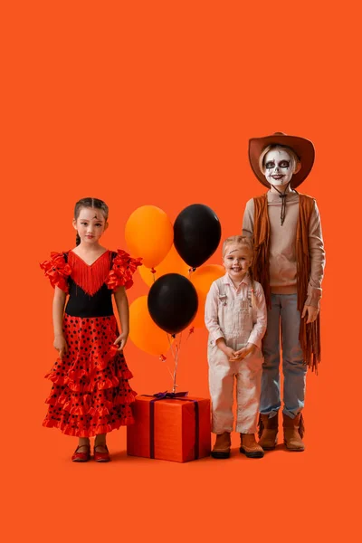 Little Children Dressed Halloween Balloons Orange Background — Stock Photo, Image