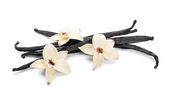 Aromatik Vanilya Çubukları Beyaz Arka Plan Üzerinde Çiçekler — Stok fotoğraf