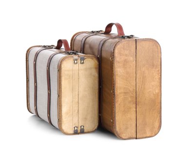 Retro ahşap bavullar beyaz arkaplanda izole edildi