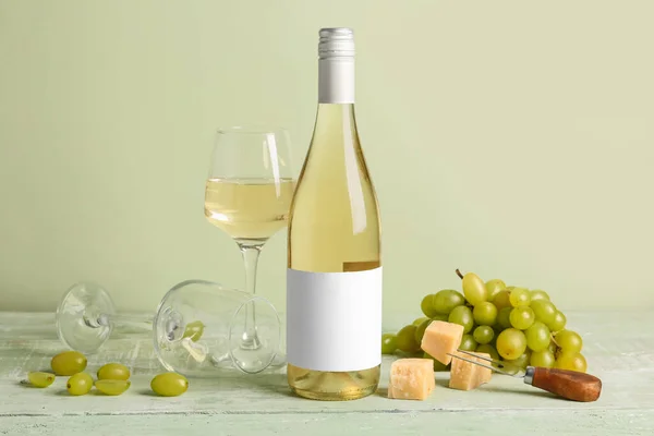Glasses Bottle Tasty Wine Blank Label Green Wooden Table — Stock Photo, Image