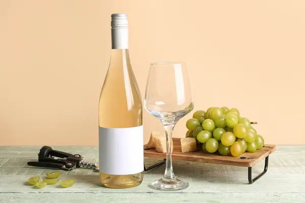 Glass Bottle Tasty Wine Blank Label Green Wooden Table — Stock Photo, Image