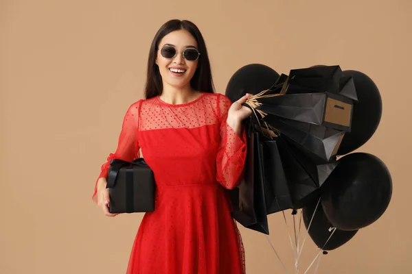 Beautiful Young Asian Woman Shopping Bags Gift Box Balloons Brown — Stock Photo, Image