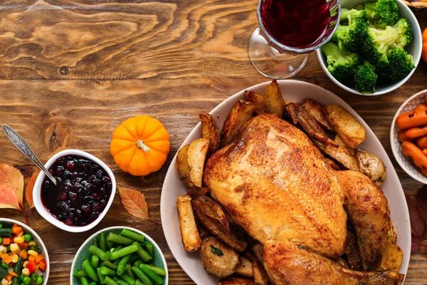 Festive Dishes Tasty Turkey Thanksgiving Day Wooden Background — Stock Photo, Image