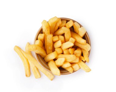 Beyaz arka planda bir kase lezzetli patates kızartması.